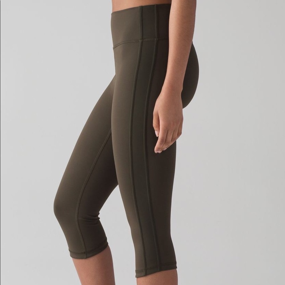 Lululemon Squad Goals Crop 17’ Dark Olive